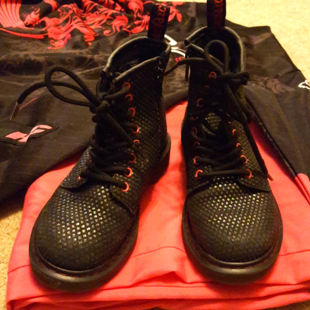 🌺💥⭐🌻Kids Dr. Marten s Delaney black boots size 12🌺💥⭐🌻